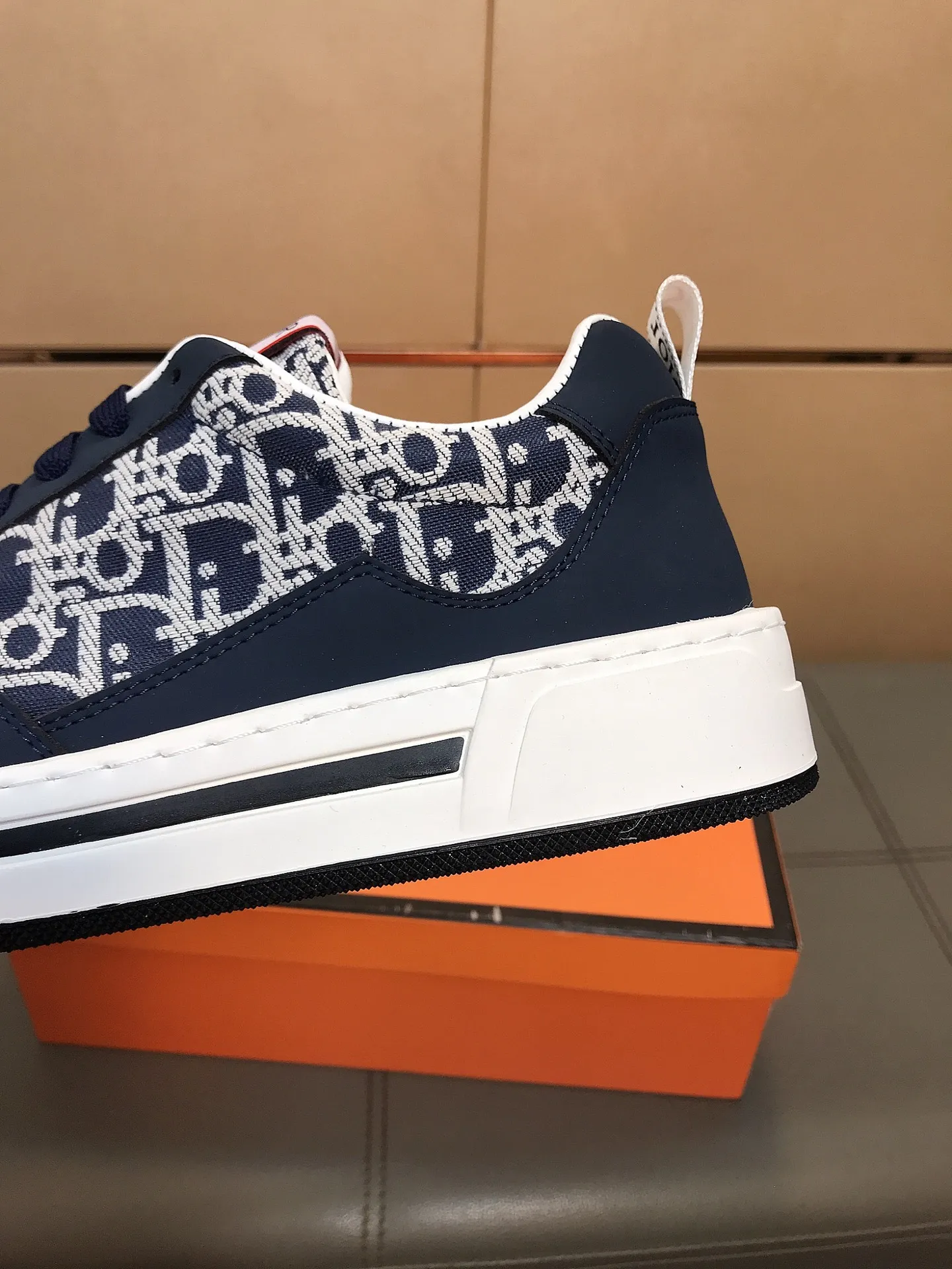 Factory price 400 ↔️↔️ (Dior) new men's casual sports shoes 👣 Full of charm, luxury style gentleman shoes. Upper: Made of imported Italian cowhide + printed fabric, sheepskin lining. Branded wear-resistant soles; with classic logos💋The whole pair of shoes is fashionable and casual yet high-end style🎈🎈Size: 38-44